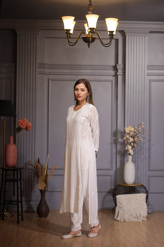 Authentic jaal with booti on the front panel.