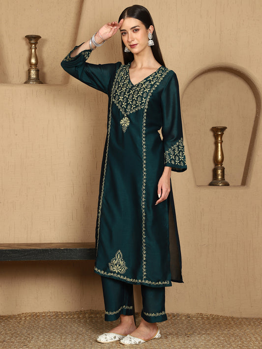 Zarah Chikankari Kurta Set with Stylish Green Yoke – V Neck