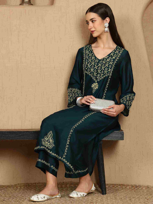 Zarah Chikankari Kurta Set with Stylish Green Yoke – V Neck