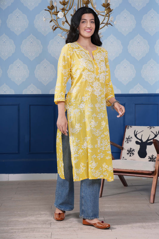 intricate white chikankari detailing enhances the kurta’s charm