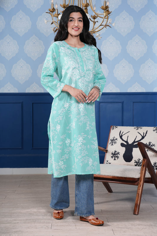 The pretty printed white chikankari detailing enhances the kurta’s charm.