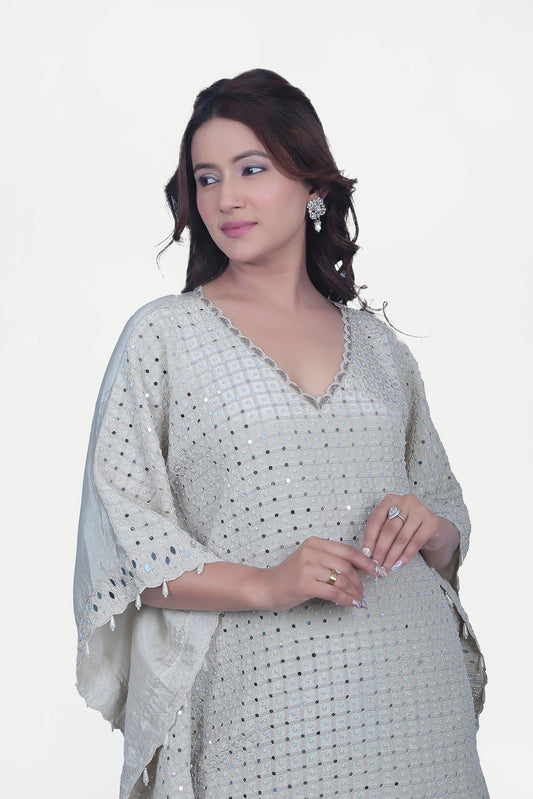 Its simple and elegant silhouette makes it even more attarctive.