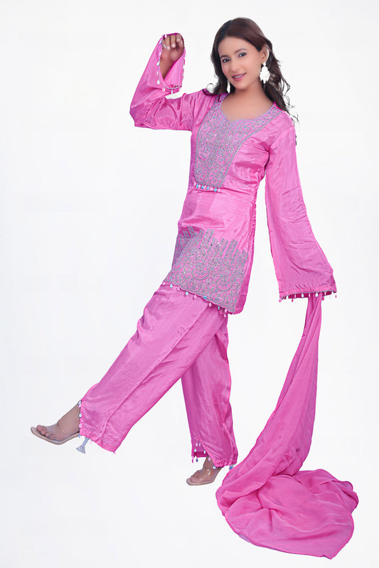 beautiful mirror work in combination with colorful seashell pattern