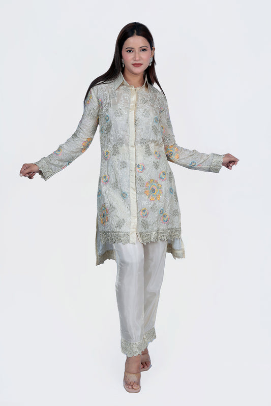 The embroidery is big multicolored flowers for contrast effect