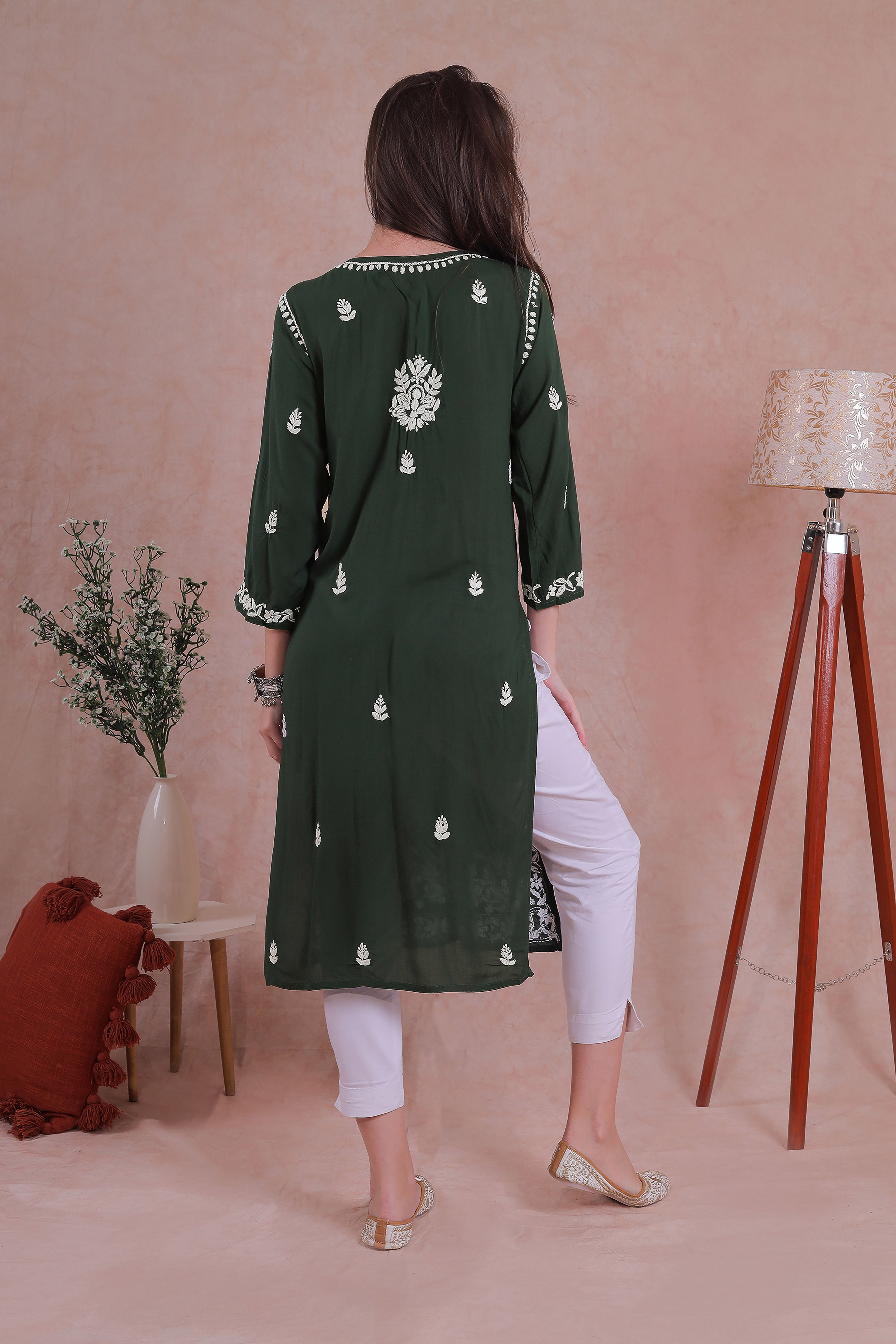 This kurta ensures all-day ease, keeping you effortlessly stylish and comfortable.