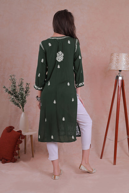 This kurta ensures all-day ease, keeping you effortlessly stylish and comfortable.