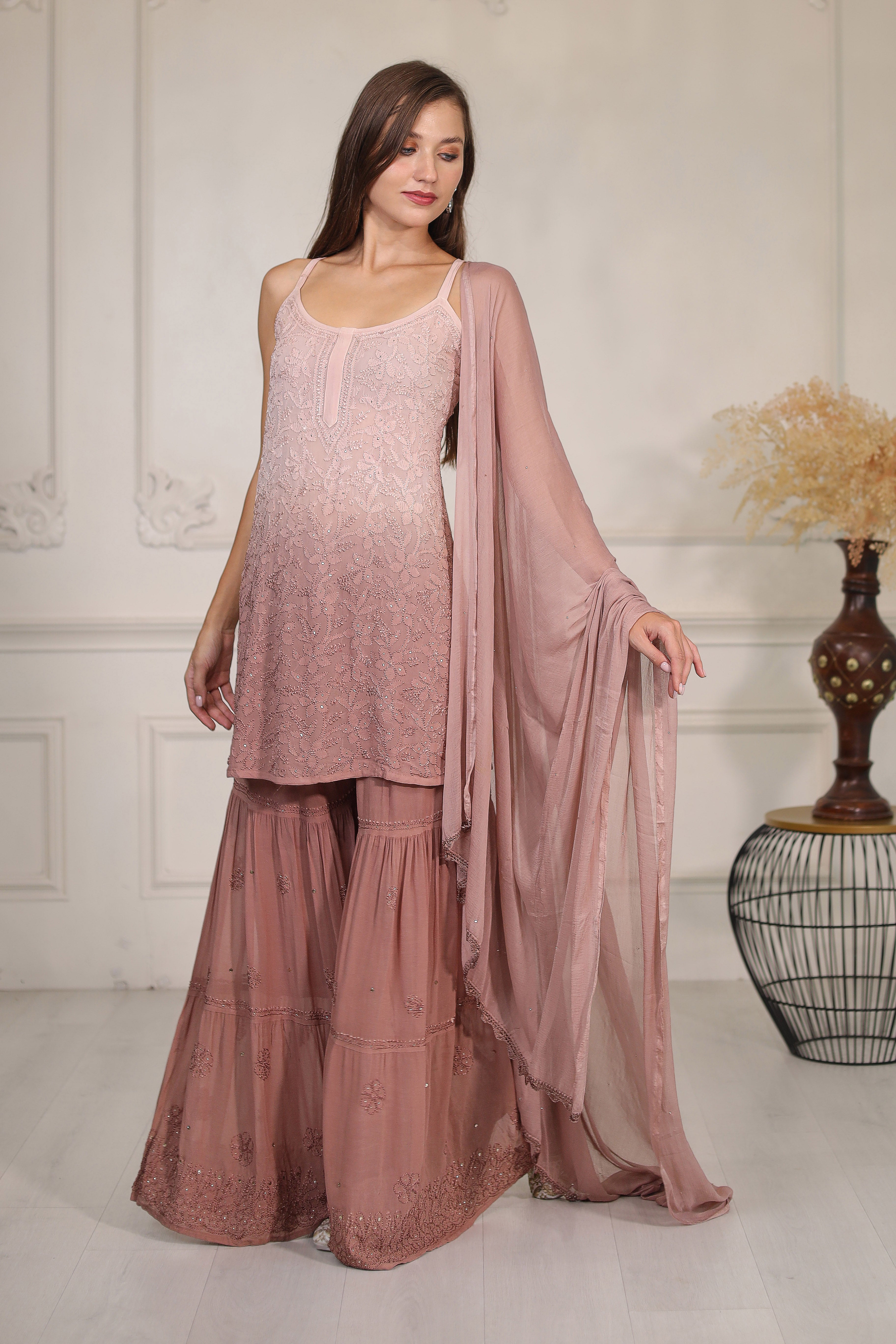 The graceful ombre effect blends vibrant royal brown hues, creating a stunning visual appeal.