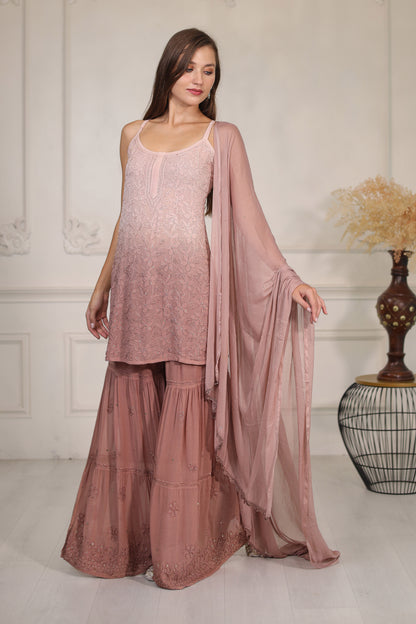 The graceful ombre effect blends vibrant royal brown hues, creating a stunning visual appeal.