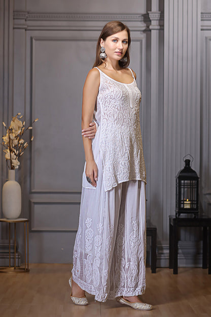 The flared pants provide a flattering, flowy silhouttes