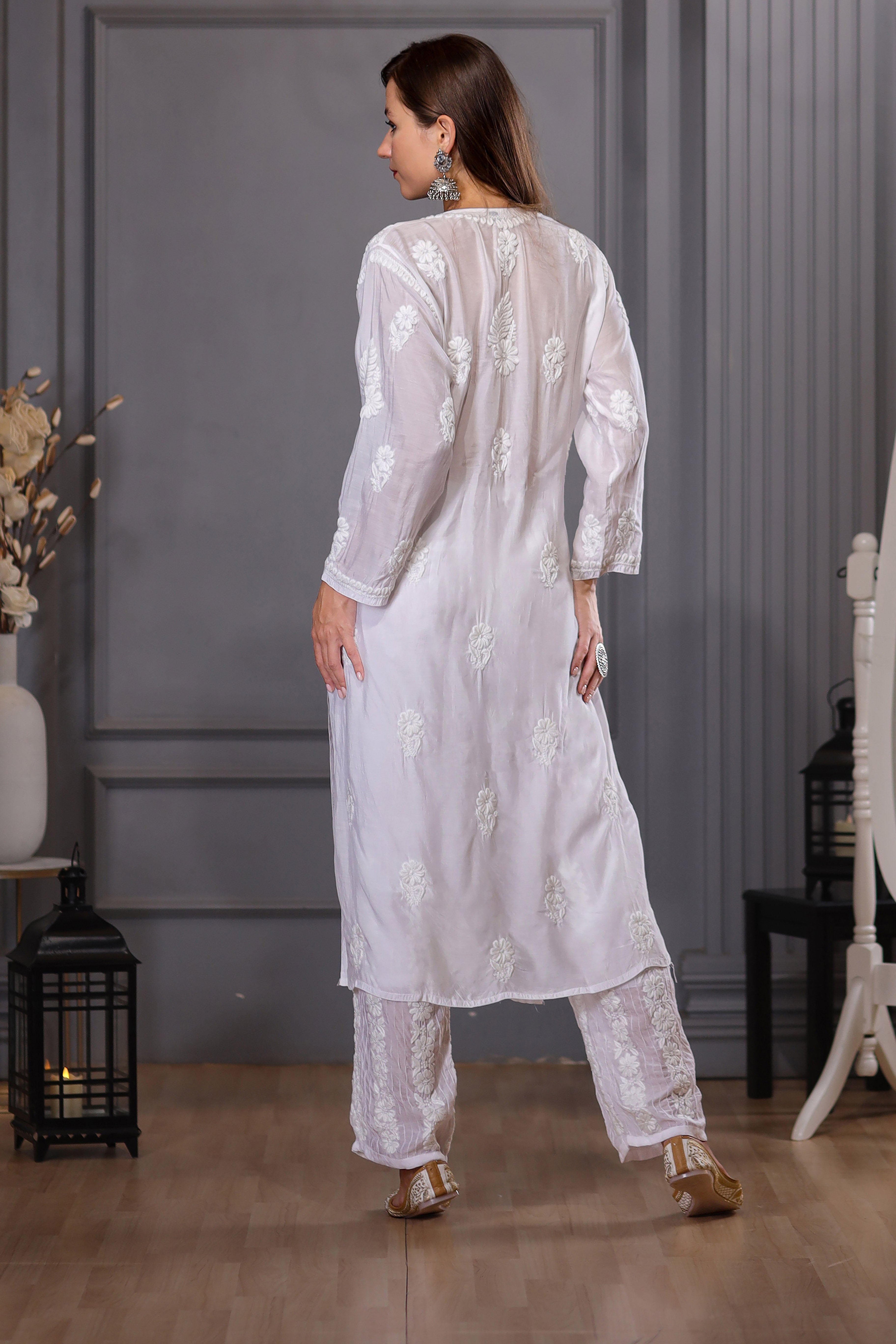 The lightweight, breathable muslin fabric ensures comfort. 