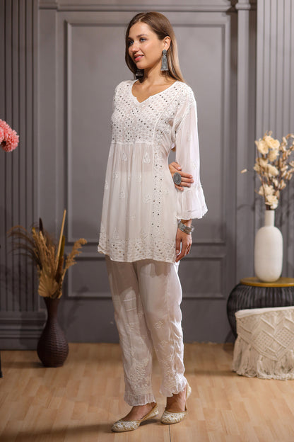 This look is ideal for any occasion and can be paired seamlessly with a bottom of your choice.