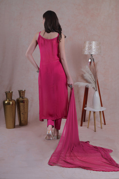 The soft flowy viscose fabric ensures comfort and a flattering drape.