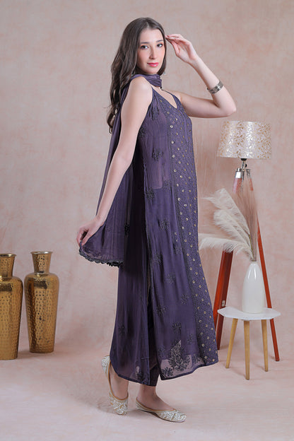 This black viscose suit set is a masterpeice of craftmanship.