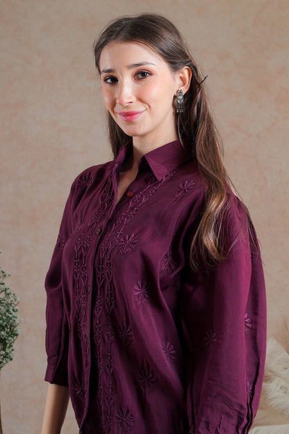Tone-on-tone embroidery making it perfect for every outfits.