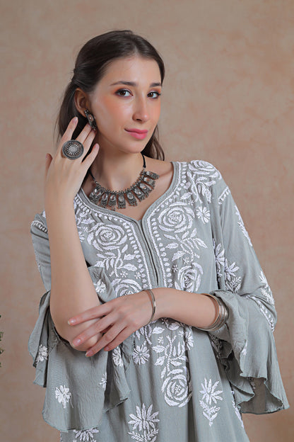 Embroidered frill sleeves 