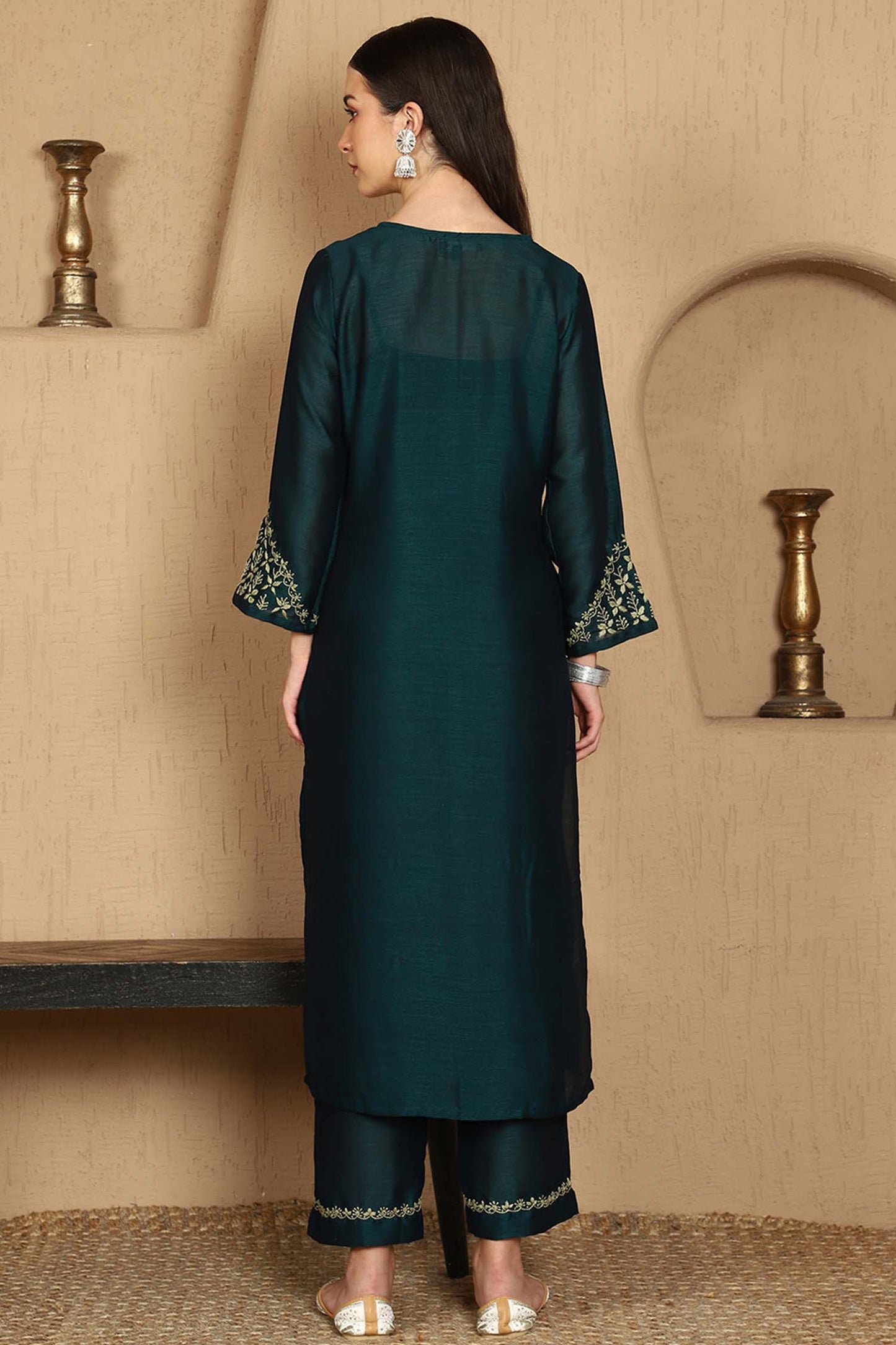 Zarah Chikankari Kurta Set with Stylish Green Yoke – V Neck