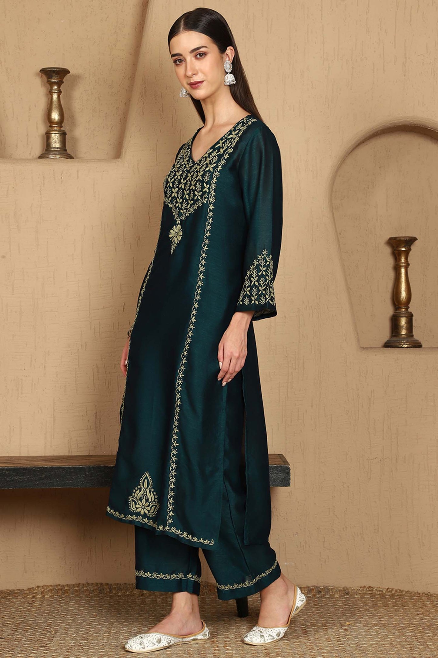 Zarah Chikankari Kurta Set with Stylish Green Yoke – V Neck