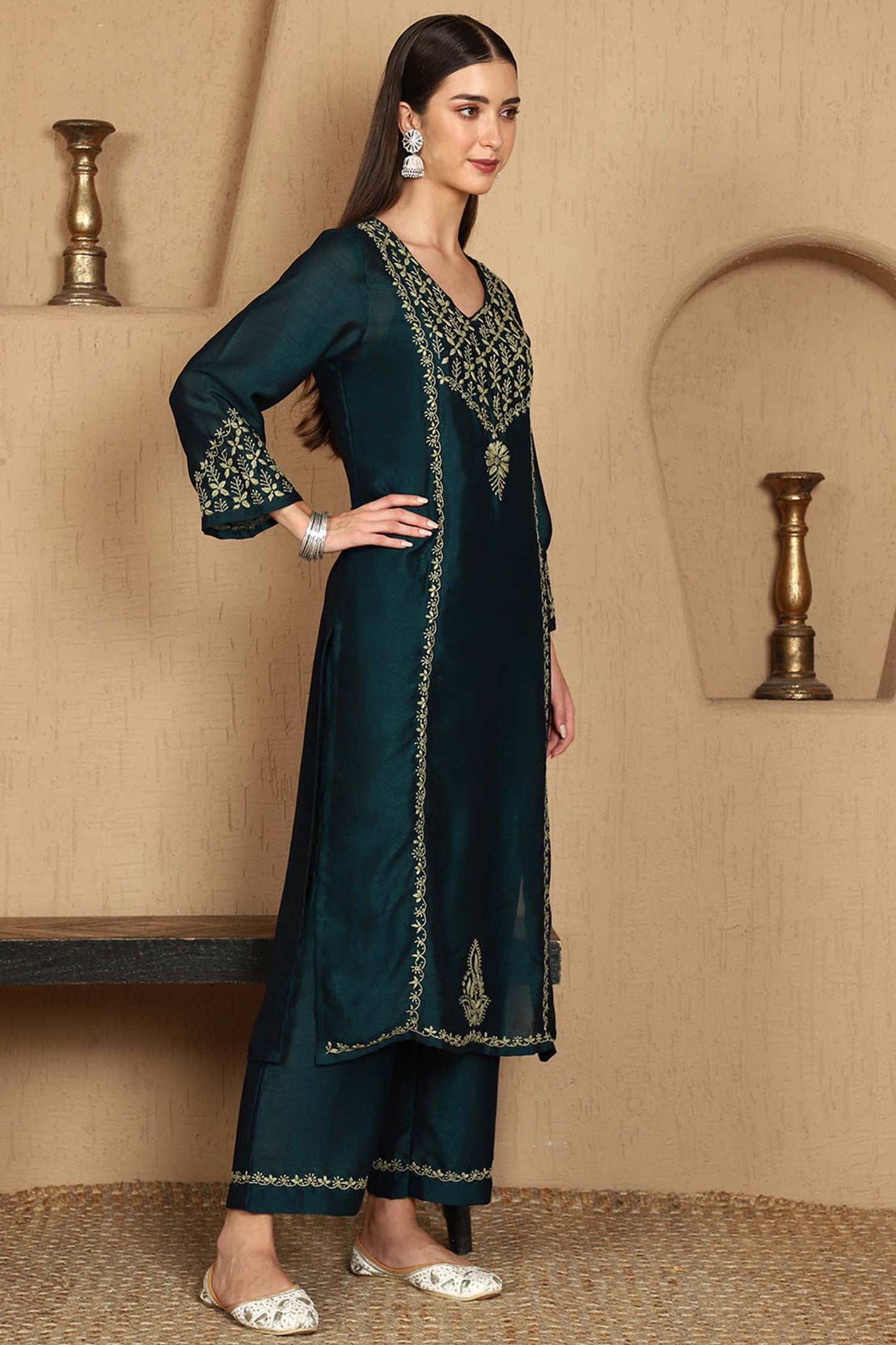 Zarah Chikankari Kurta Set with Stylish Green Yoke – V Neck