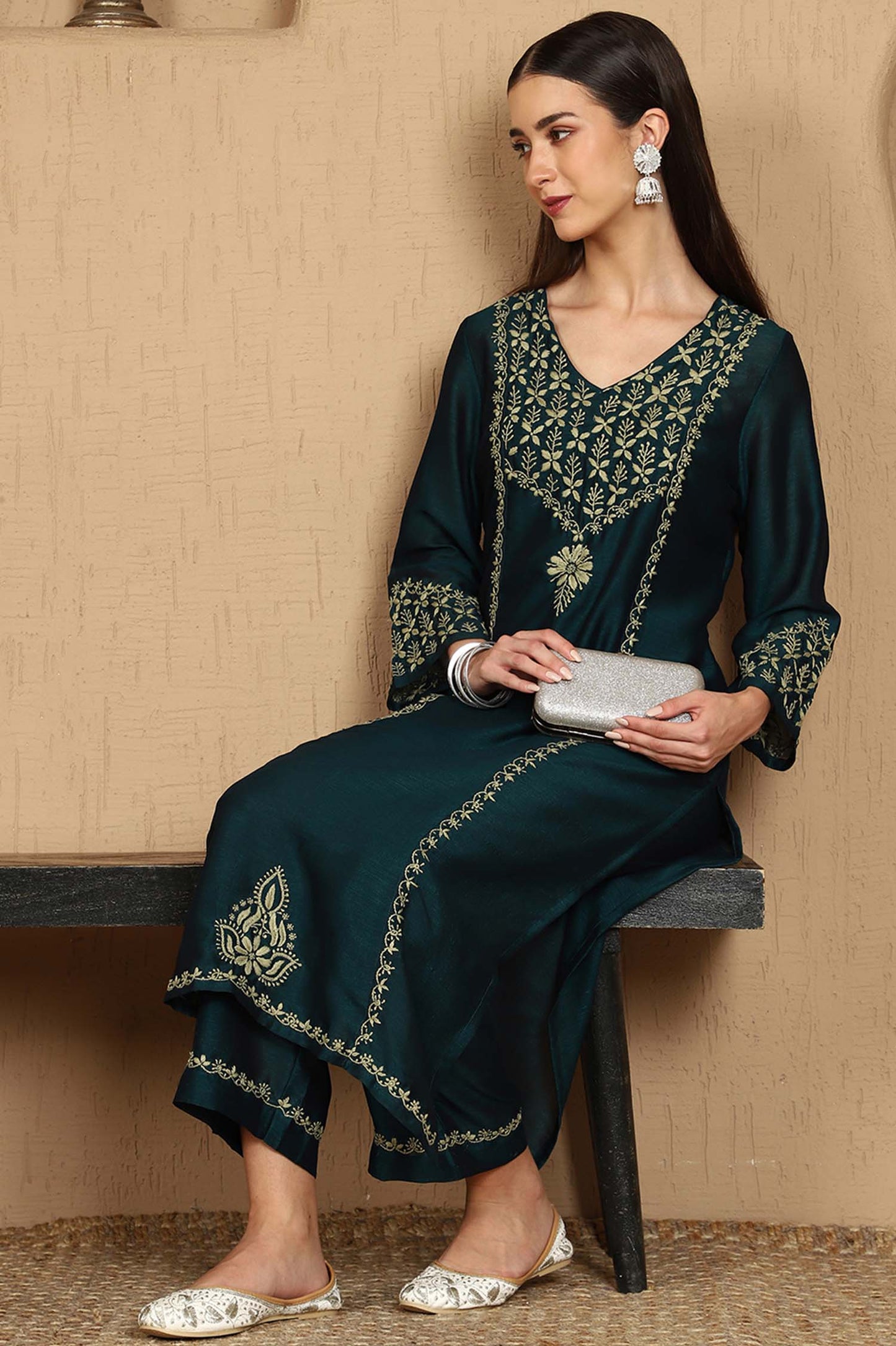 Zarah Chikankari Kurta Set with Stylish Green Yoke – V Neck