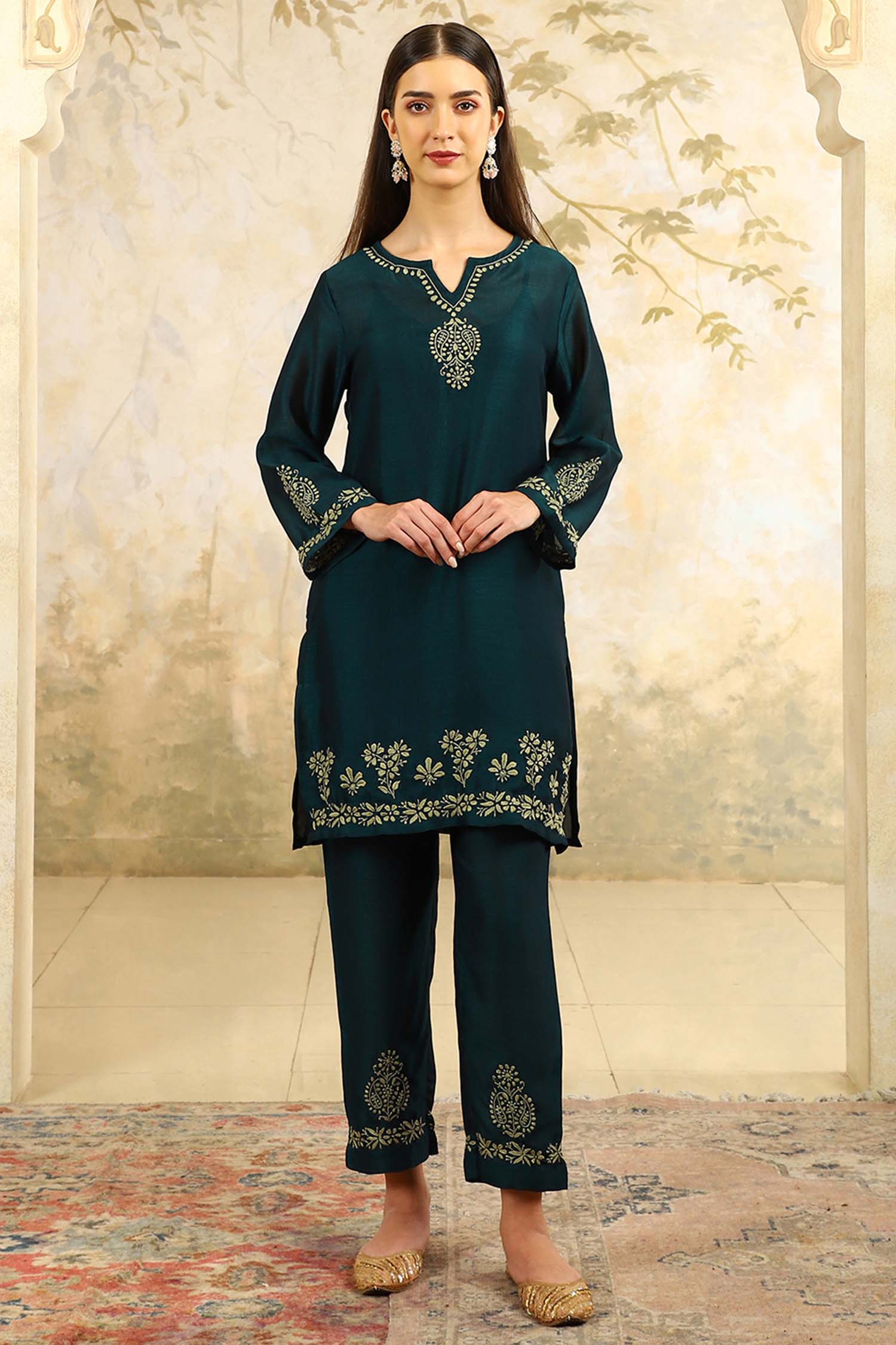 Inika Green Chikankari Kurta Set – Notch Neck Kurta