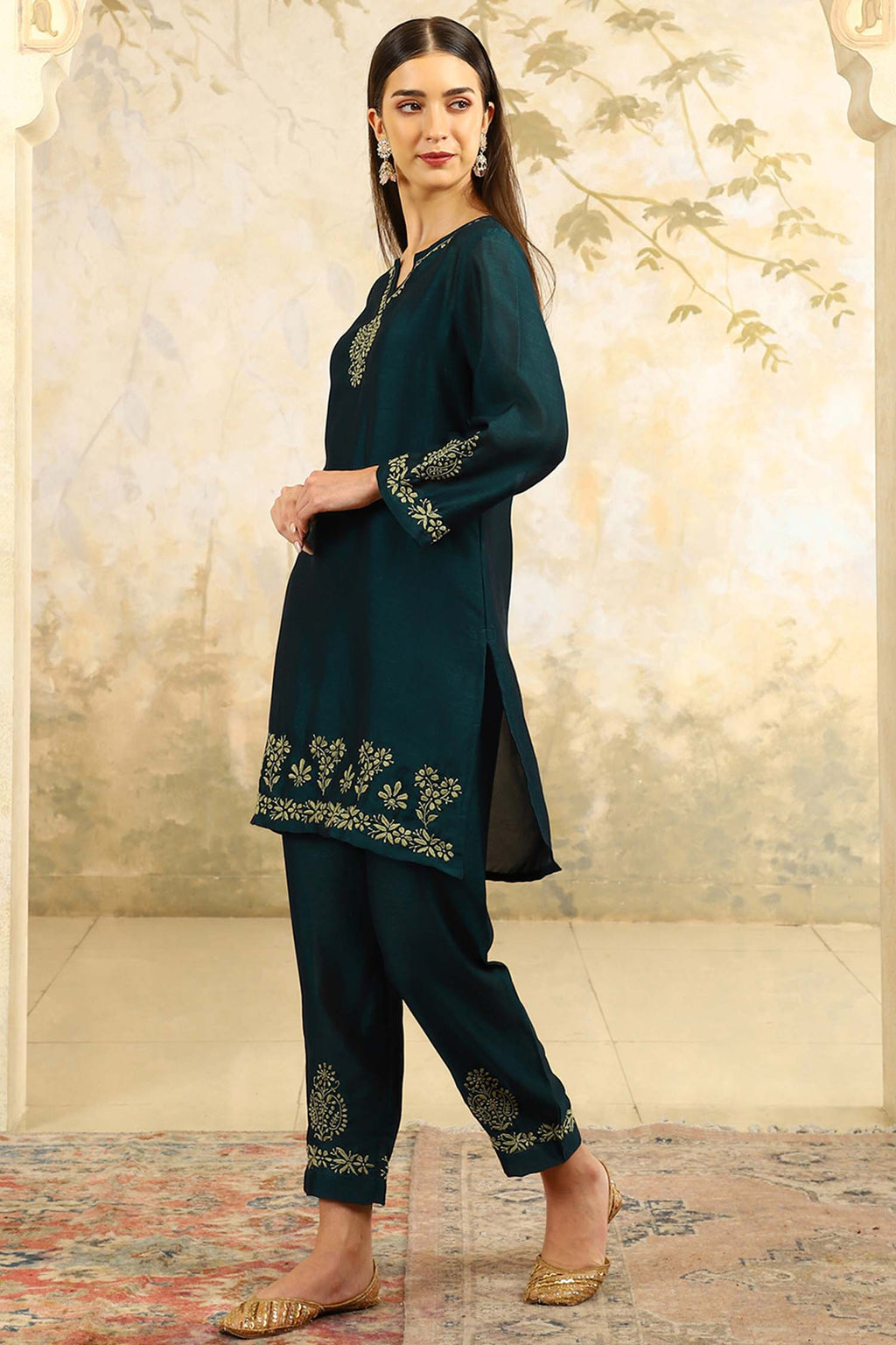 Inika Green Chikankari Kurta Set – Notch Neck Kurta
