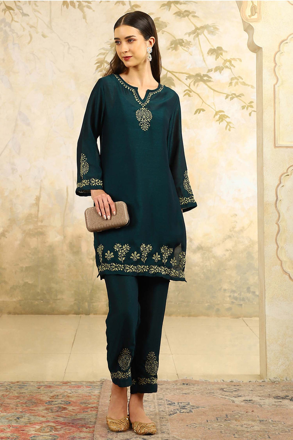 Inika Green Chikankari Kurta Set – Notch Neck Kurta