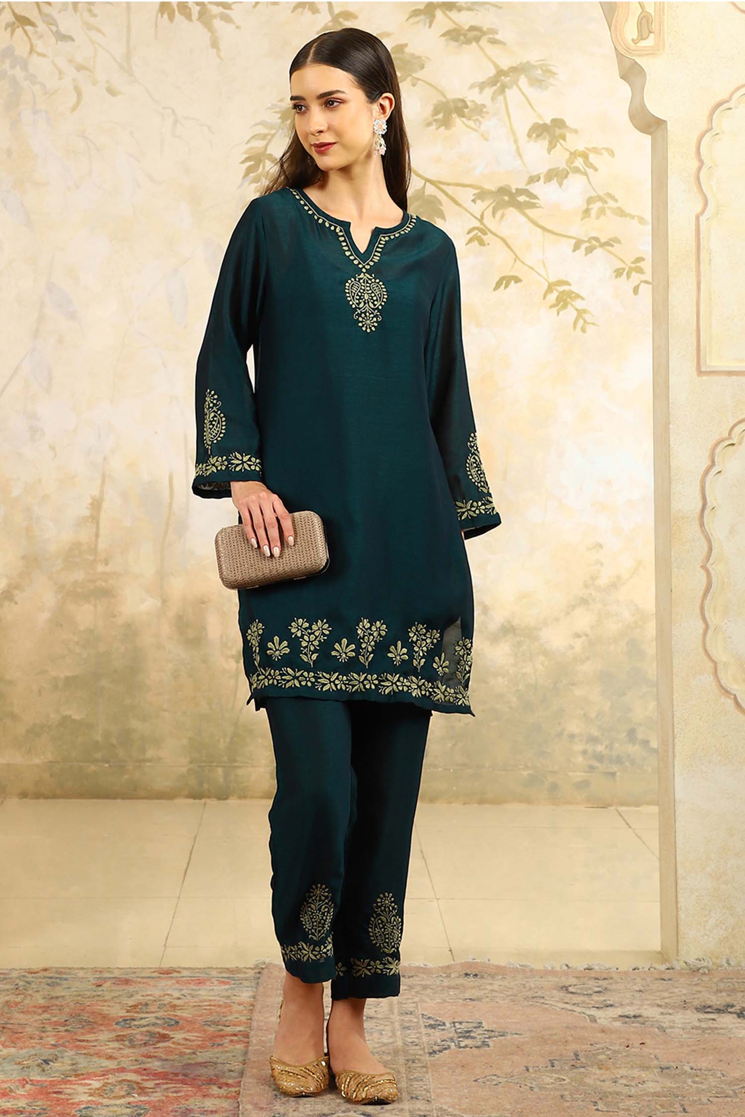 Inika Green Chikankari Kurta Set – Notch Neck Kurta
