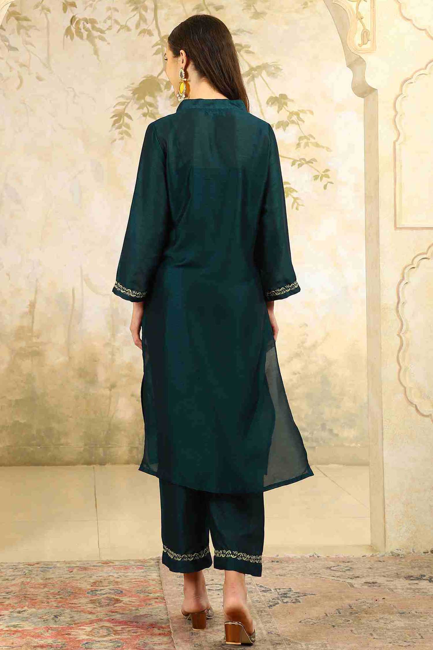 Siya Green Chikankari Kurta Set with Pear Green Thread – V Neck