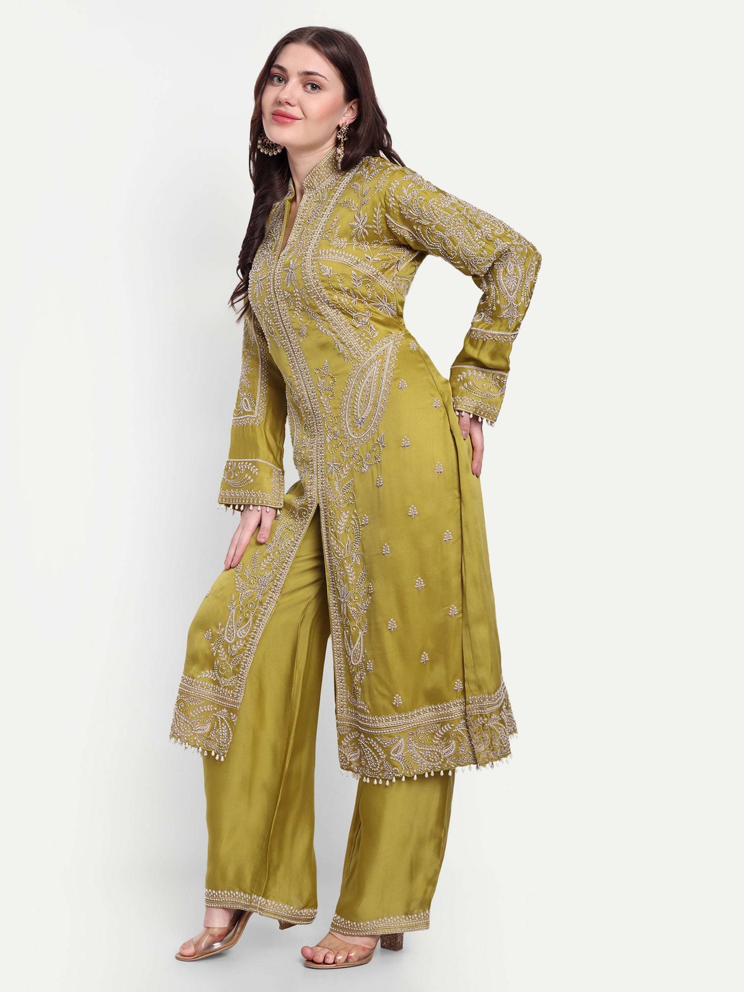 Kurta that adds shimmer to a vibrant green hue.