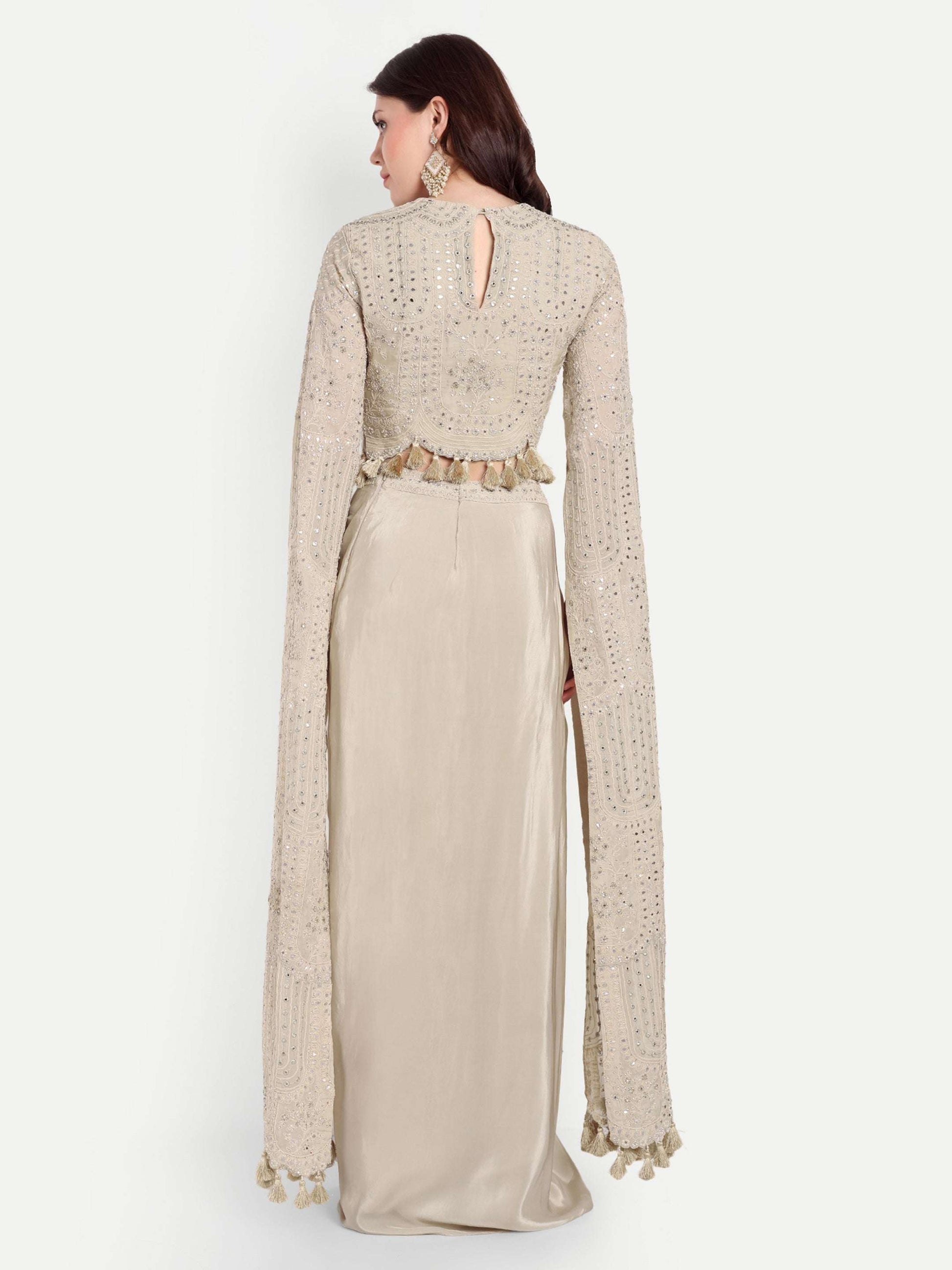 This look is great for Indian ethnic occasions.