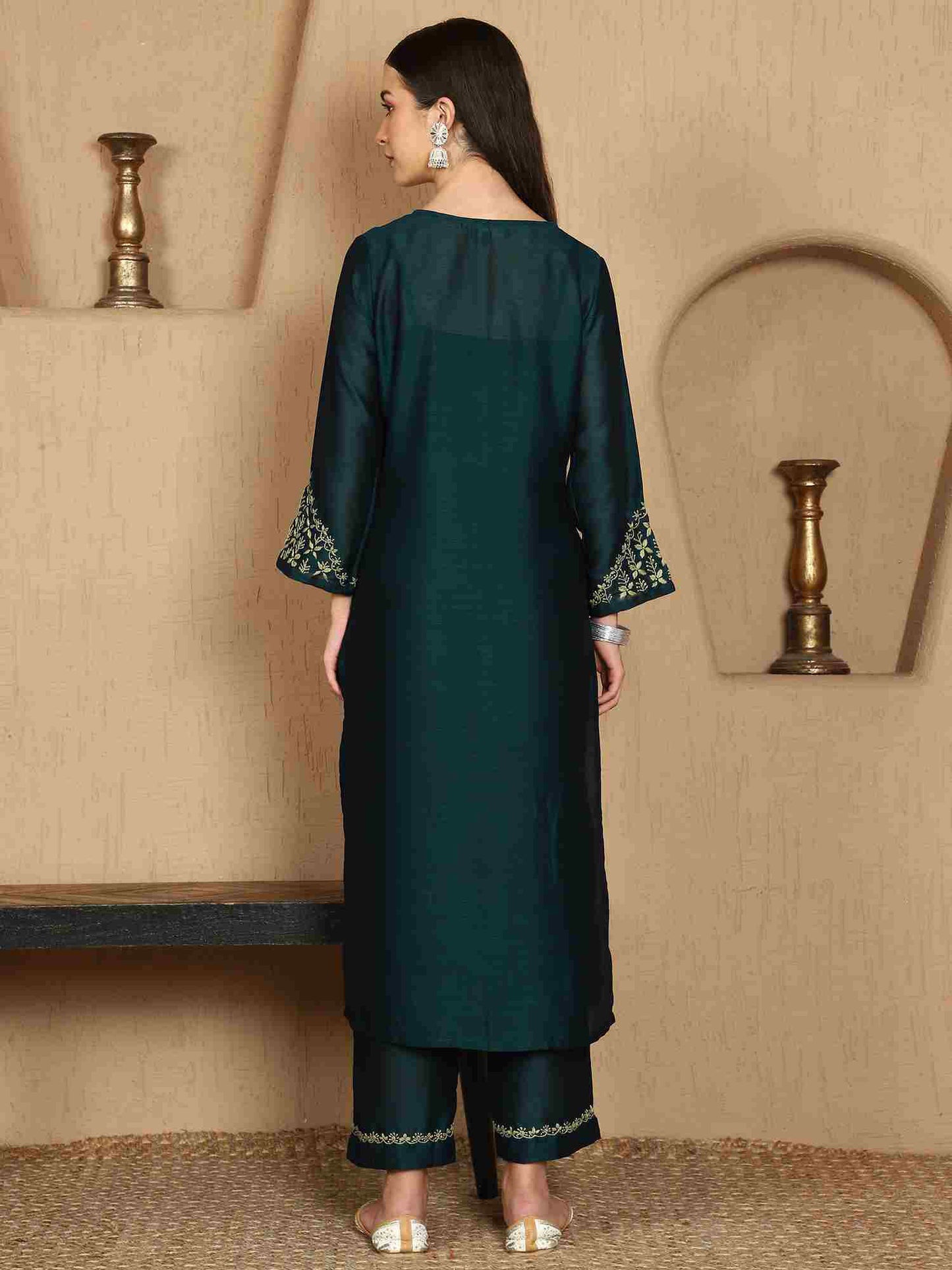 Zarah Chikankari Kurta Set with Stylish Green Yoke – V Neck