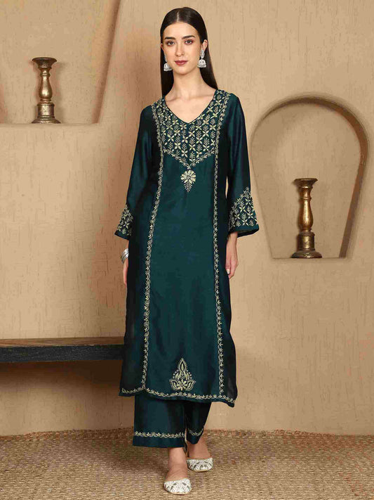 Zarah Chikankari Kurta Set with Stylish Green Yoke – V Neck