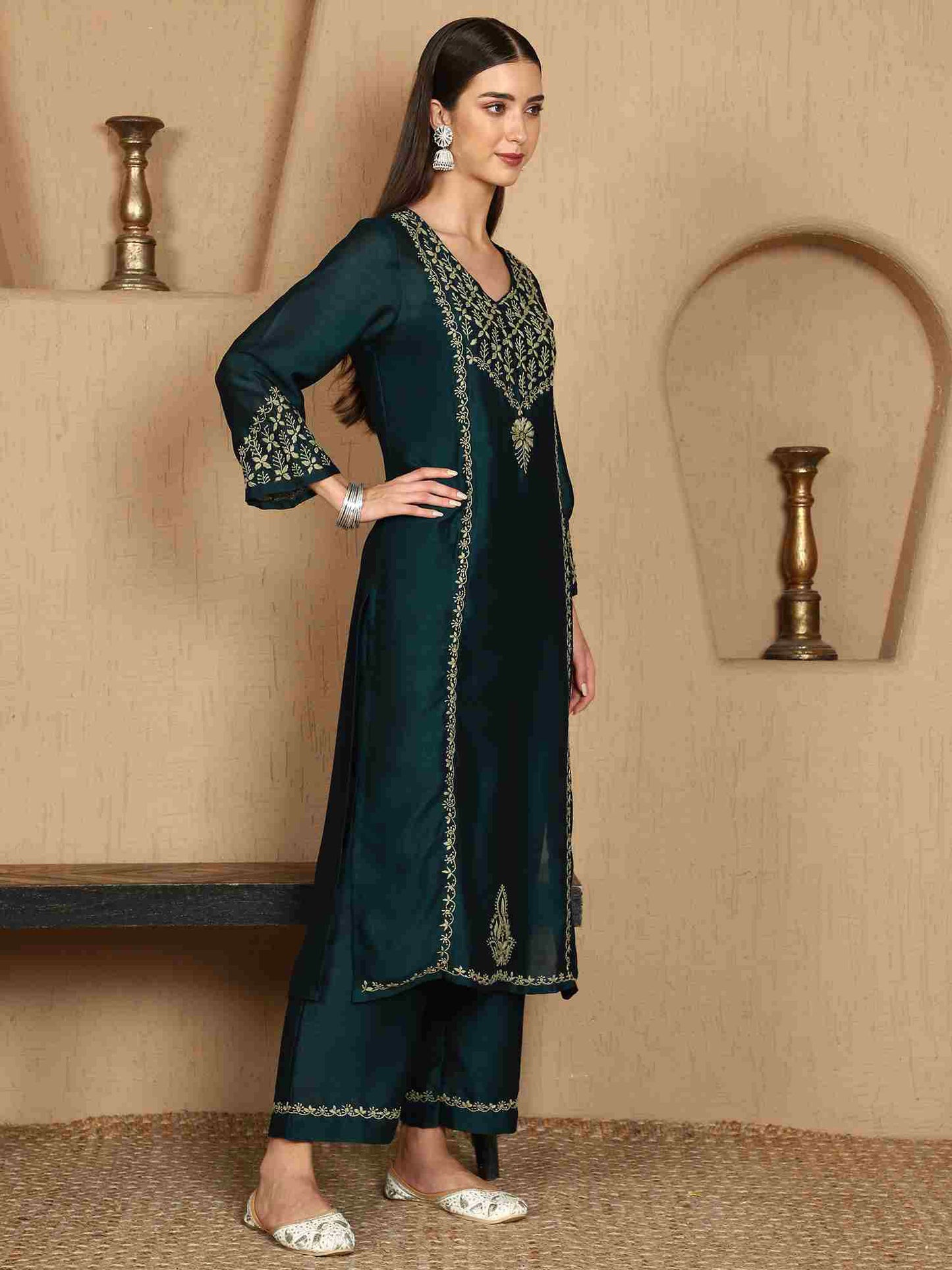 Zarah Chikankari Kurta Set with Stylish Green Yoke – V Neck