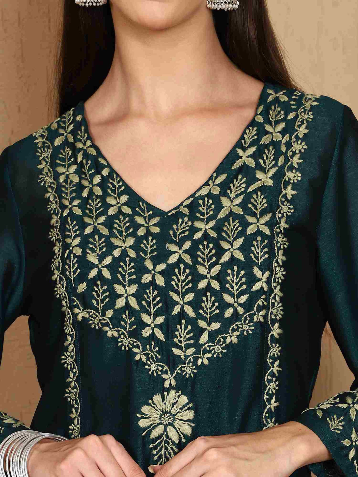 Zarah Chikankari Kurta Set with Stylish Green Yoke – V Neck