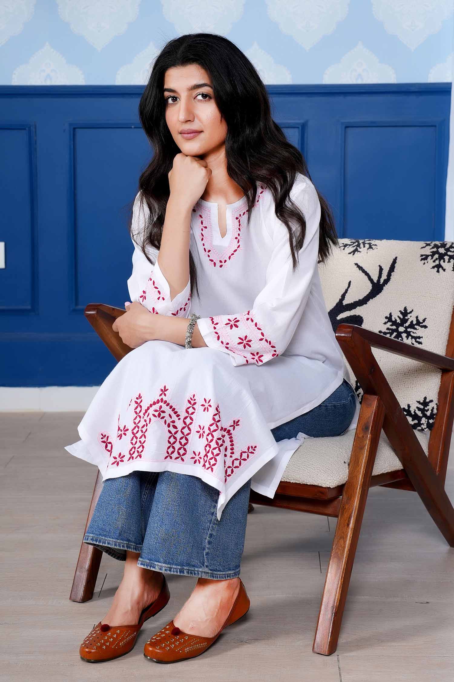 Kashika Pink Embroidery Chikankari Kurta – White
