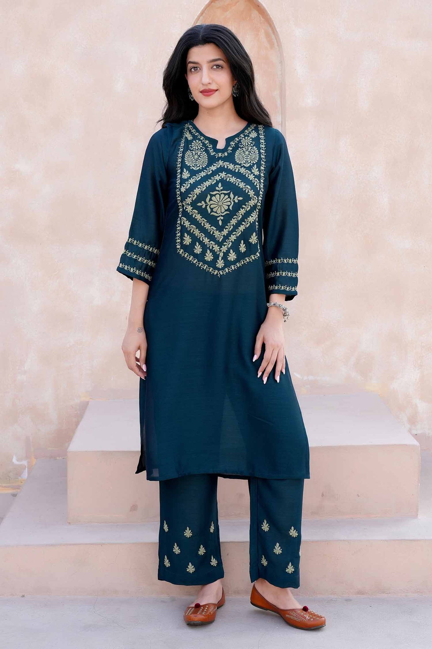 Hiya Green Chikankari Kurta Set With Light Green Embroidery