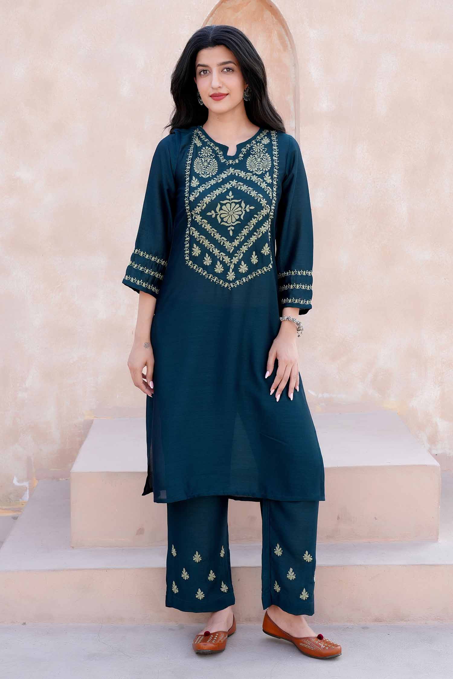 Hiya Green Chikankari Kurta Set With Light Green Embroidery