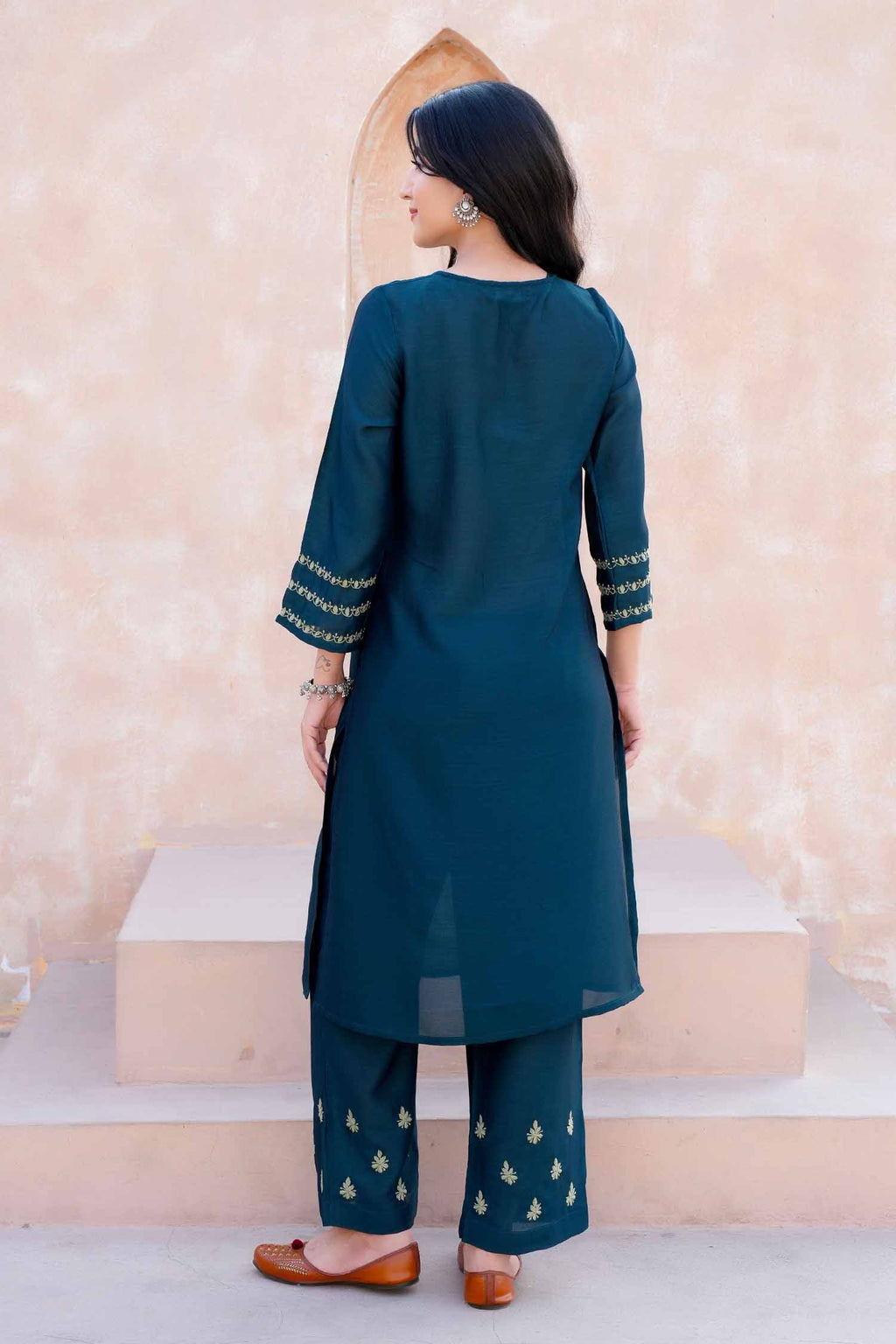 Hiya Green Chikankari Kurta Set With Light Green Embroidery