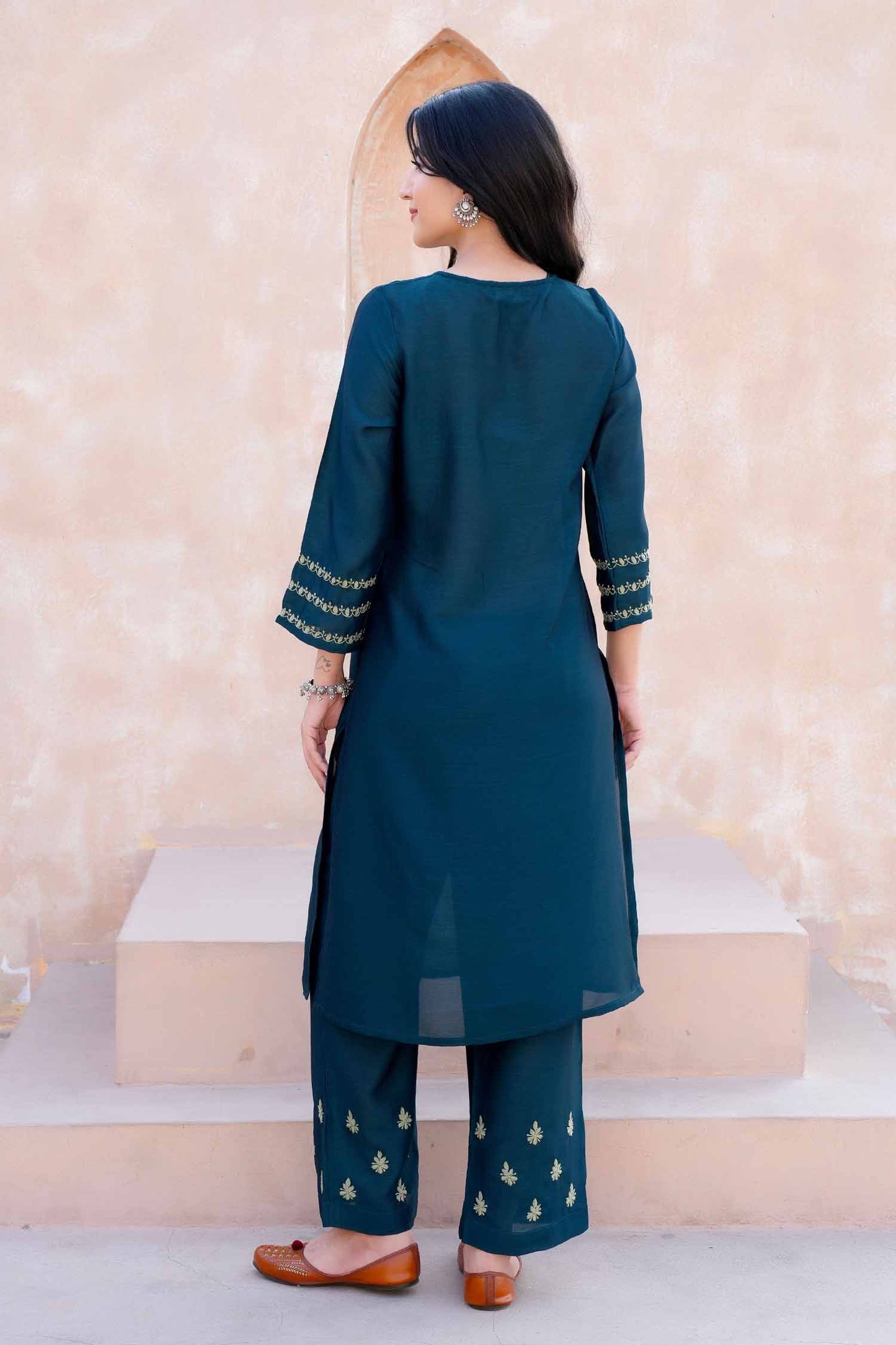 Hiya Green Chikankari Kurta Set With Light Green Embroidery