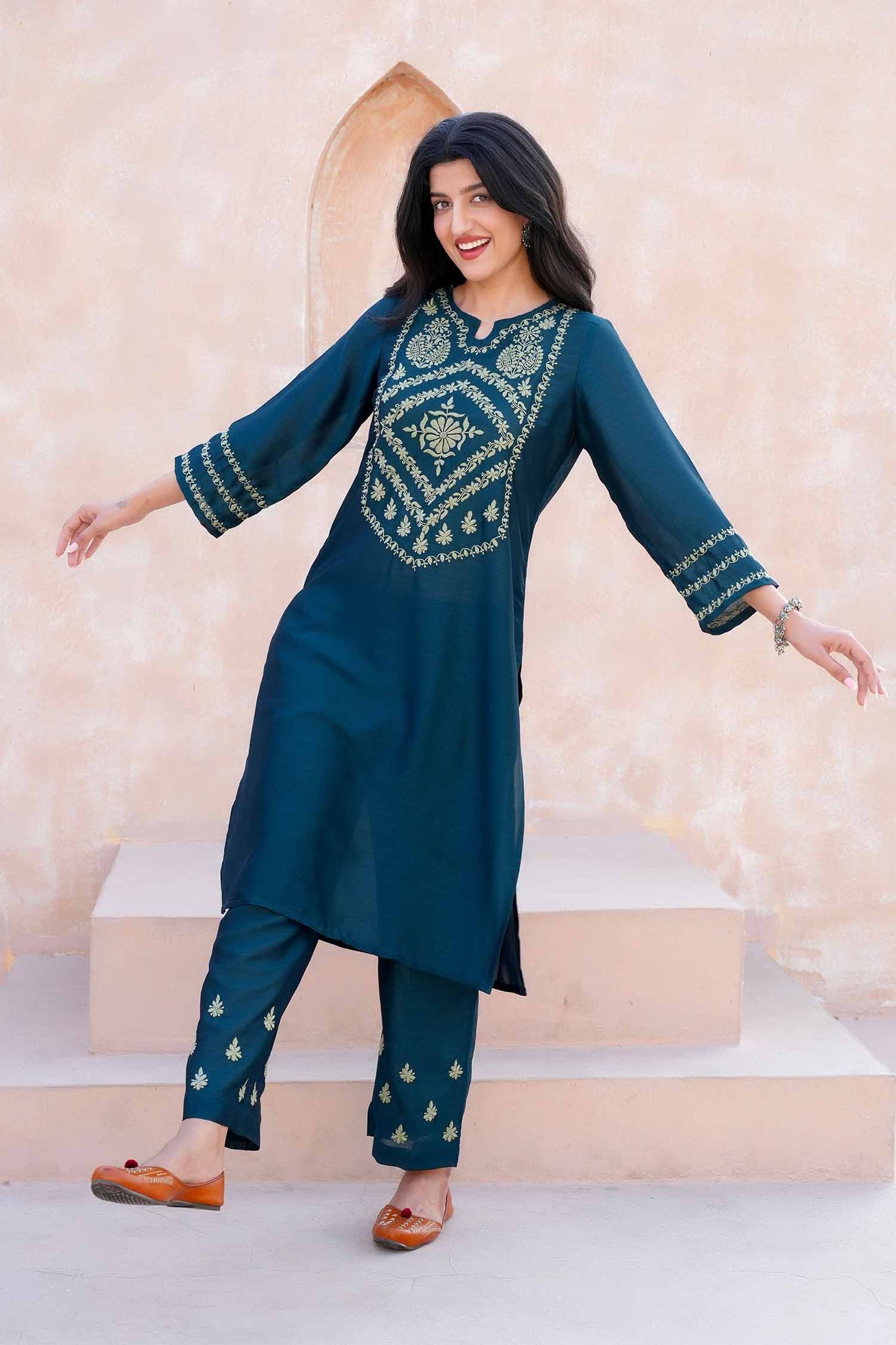 Hiya Green Chikankari Kurta Set With Light Green Embroidery
