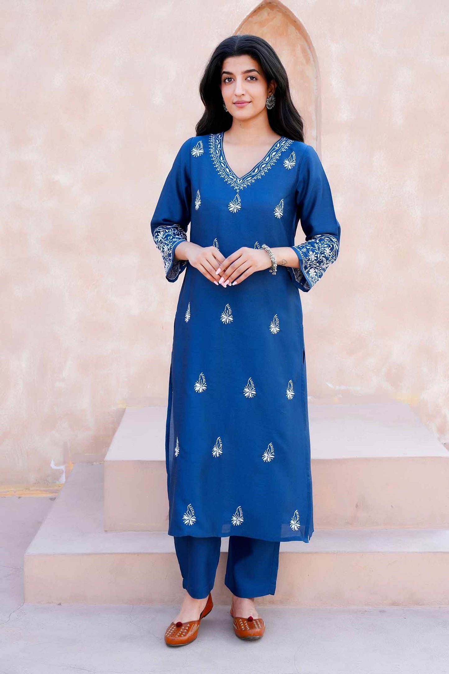 Myra Chikankari Kurta Set with Chikankari Embroidery – V Neck Kurta