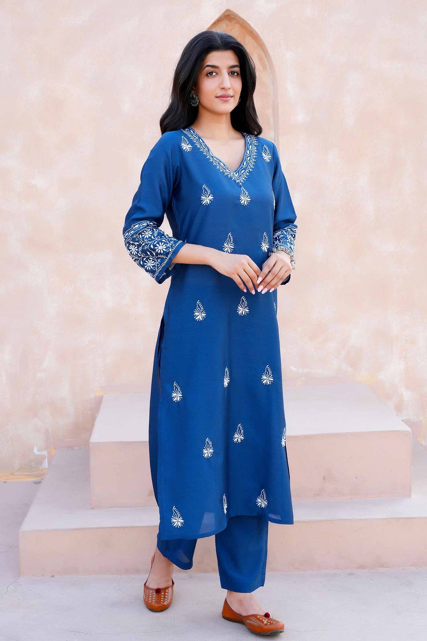 Myra Chikankari Kurta Set with Chikankari Embroidery – V Neck Kurta