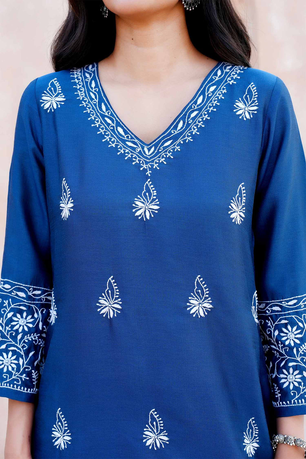 Myra Chikankari Kurta Set with Chikankari Embroidery – V Neck Kurta