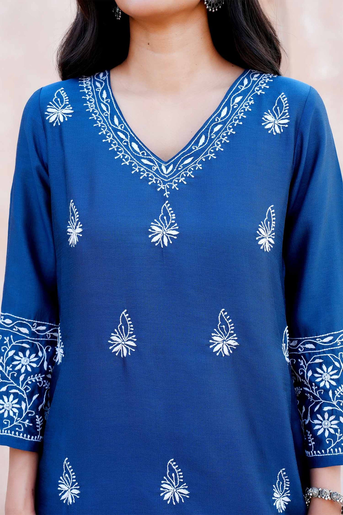Myra Chikankari Kurta Set with Chikankari Embroidery – V Neck Kurta