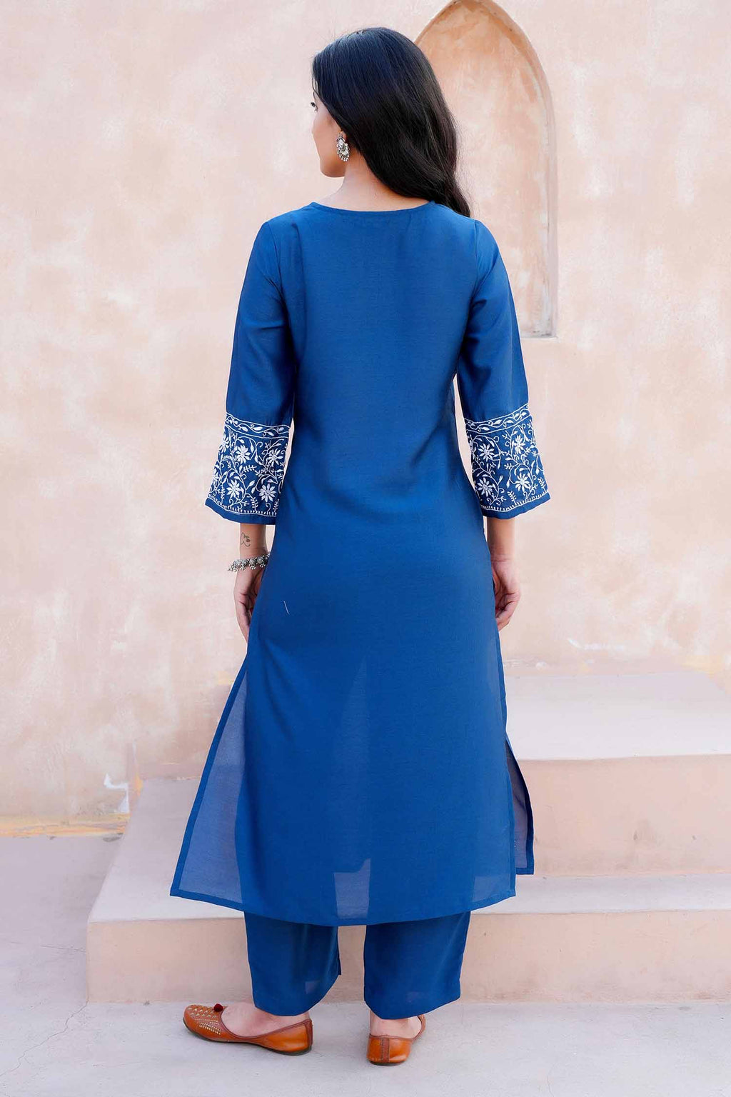 Myra Chikankari Kurta Set with Chikankari Embroidery – V Neck Kurta