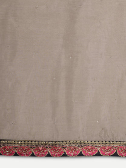 The Dupatta is scalloped at the edge. 