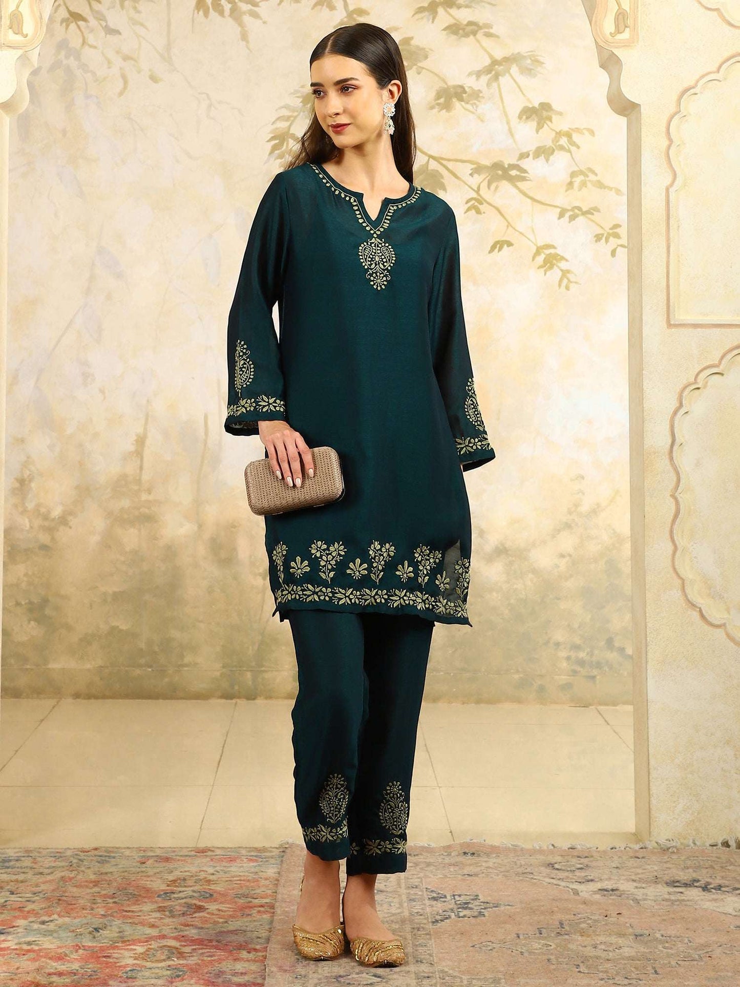 Inika Green Chikankari Kurta Set – Notch Neck Kurta