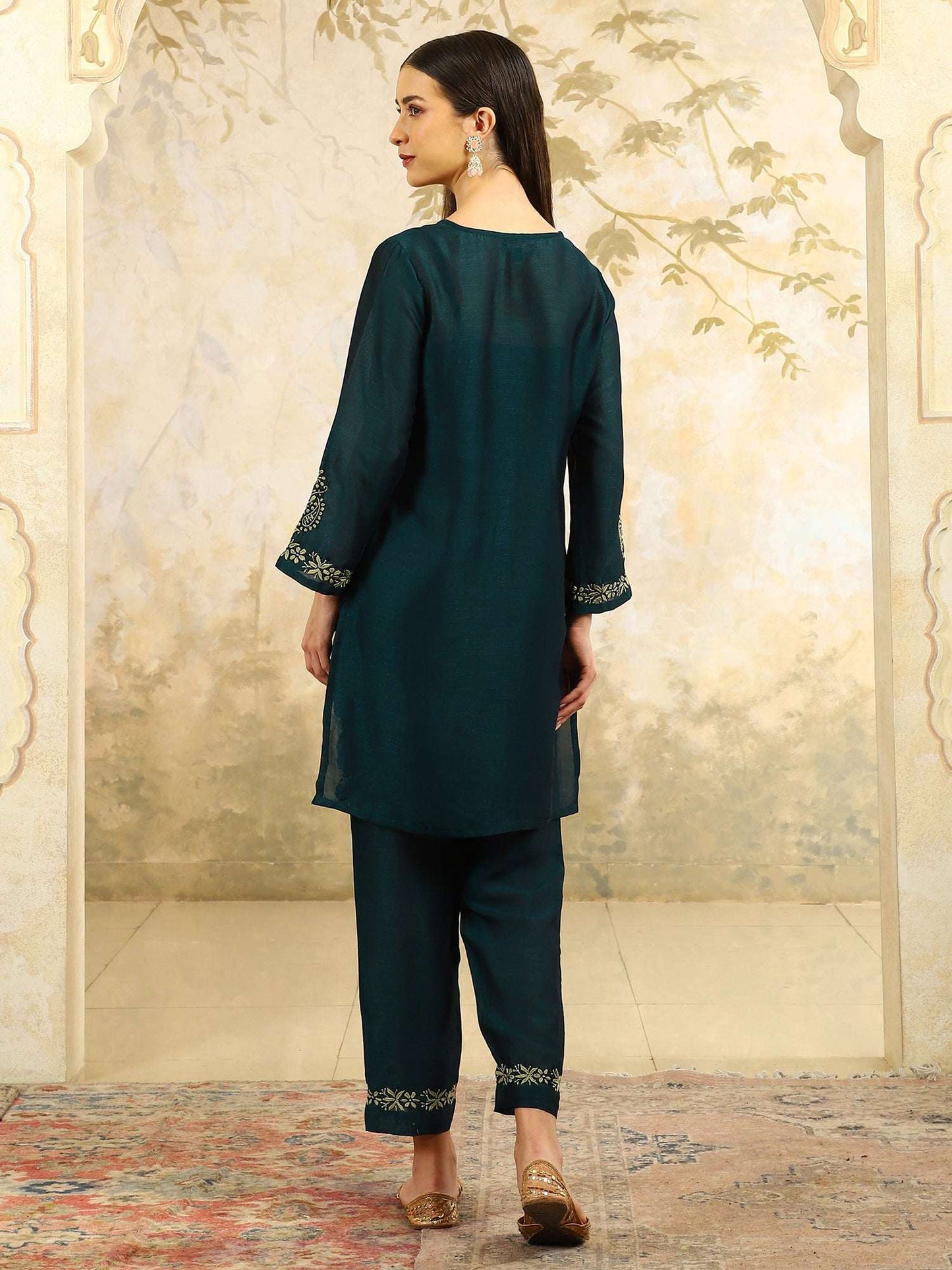 Inika Green Chikankari Kurta Set – Notch Neck Kurta