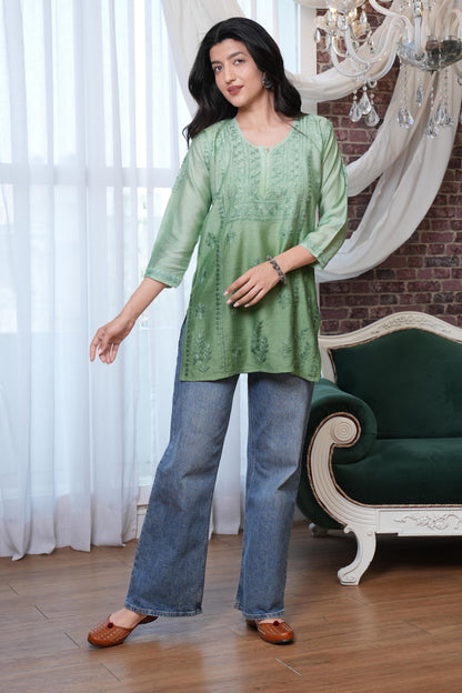 A short Kurta is the perfect Indo western outfit for the modern woman. 