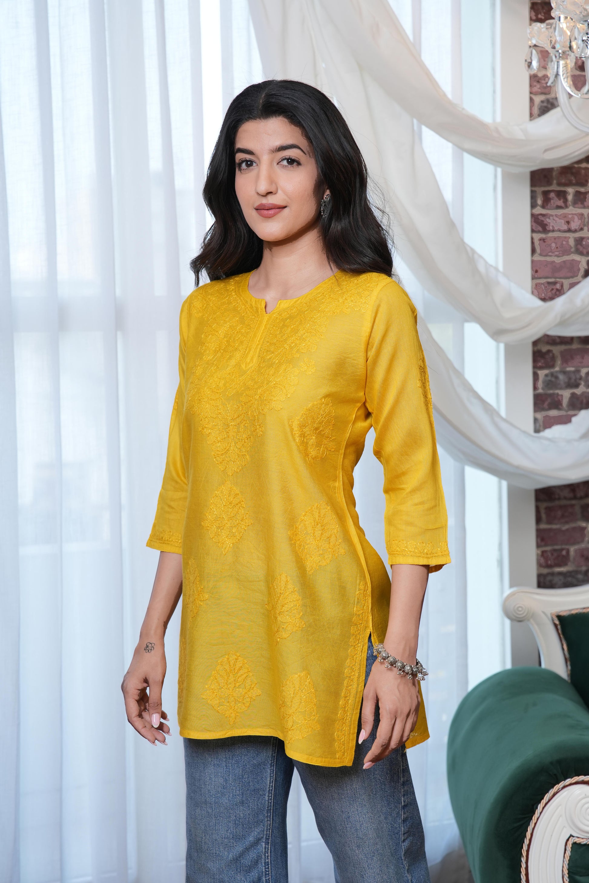 Comfortable kurta this esemble is both chic and versatile.